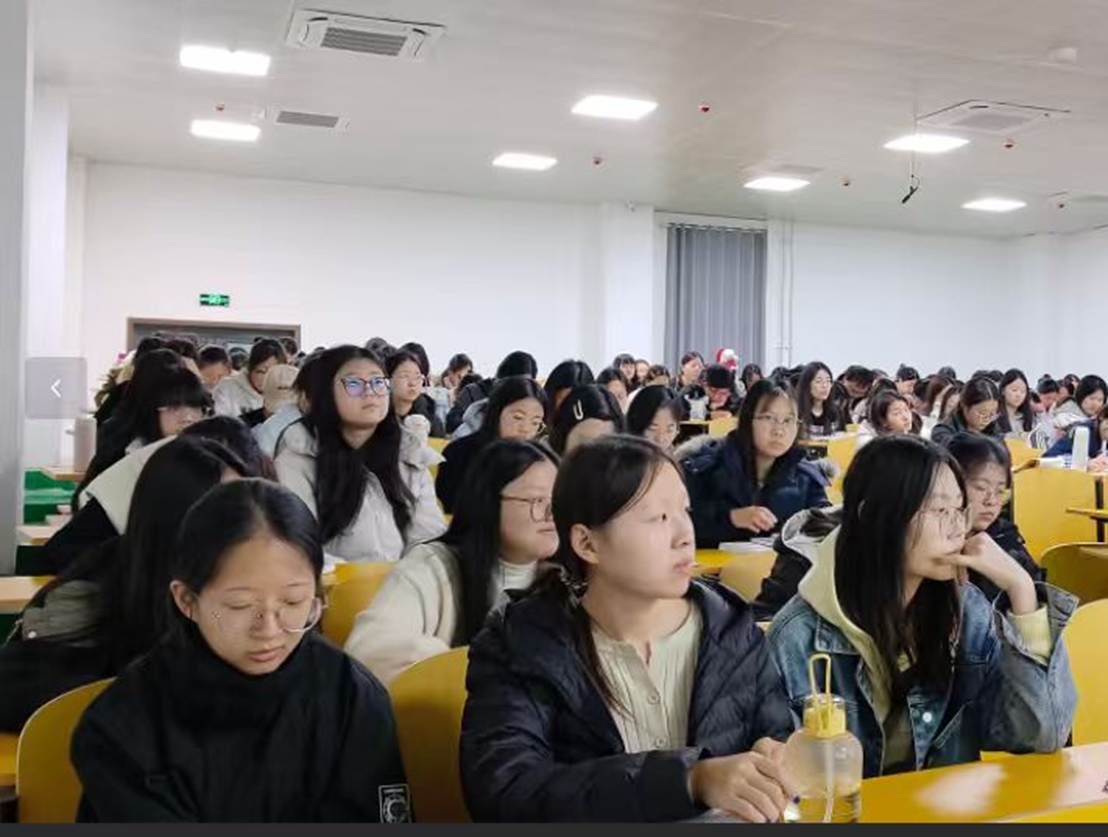 会议室里的人们 AI 生成的内容可能不正确。