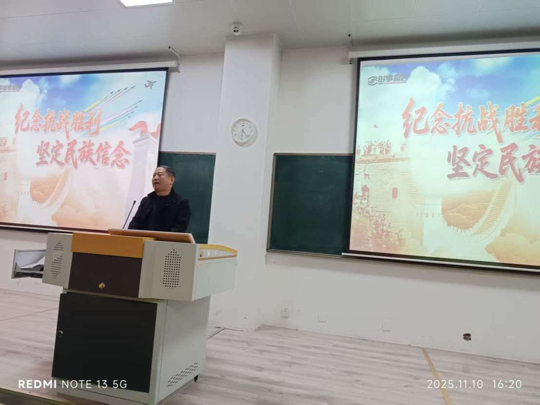 墙上的海报 AI 生成的内容可能不正确。